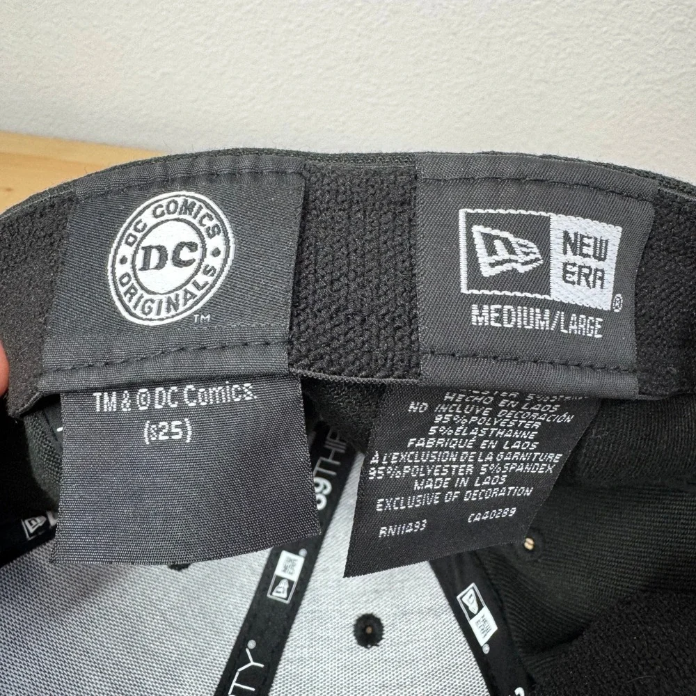 New Era Wayne Industries Batman 39THIRTY Stretch Fit Hat Black Mens M/L